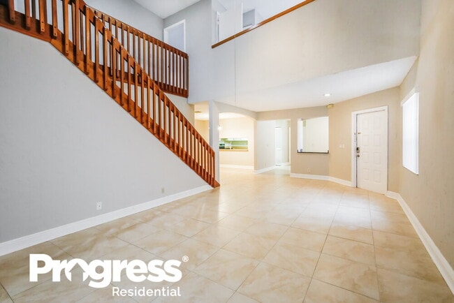 Building Photo - 578 Lakeside Cir