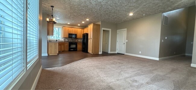 Building Photo - 913 Pintail St