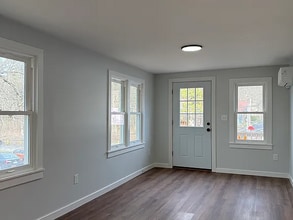 Building Photo - 483 Pine St
