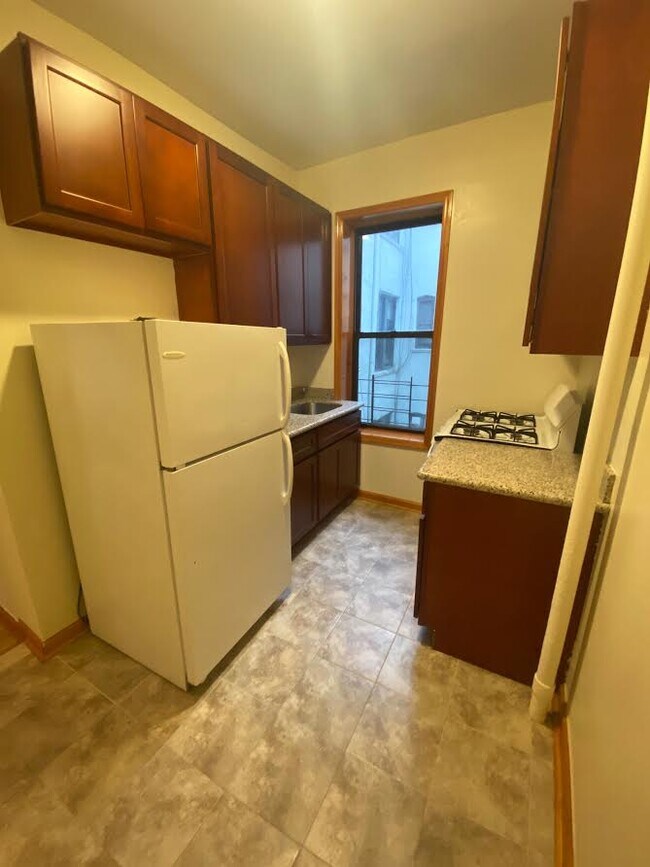 Kitchen - 608 80th St