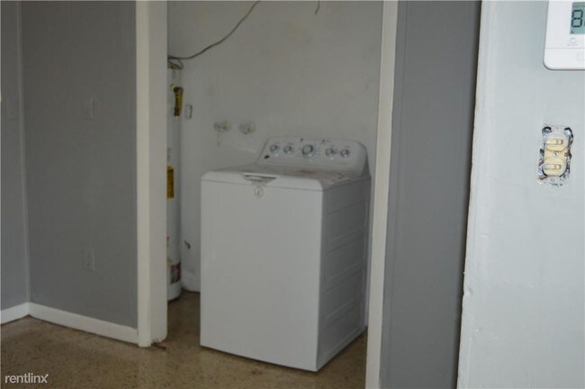 Foto del edificio - 4 br, 2 bath House - 1940 SW 64th Ave