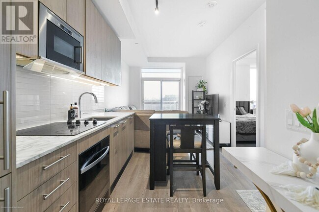 Building Photo - 286 Main St