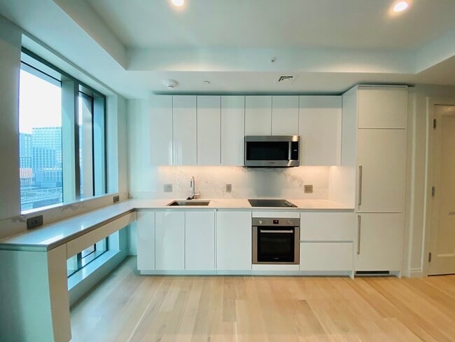 Building Photo - 135 Seaport Blvd