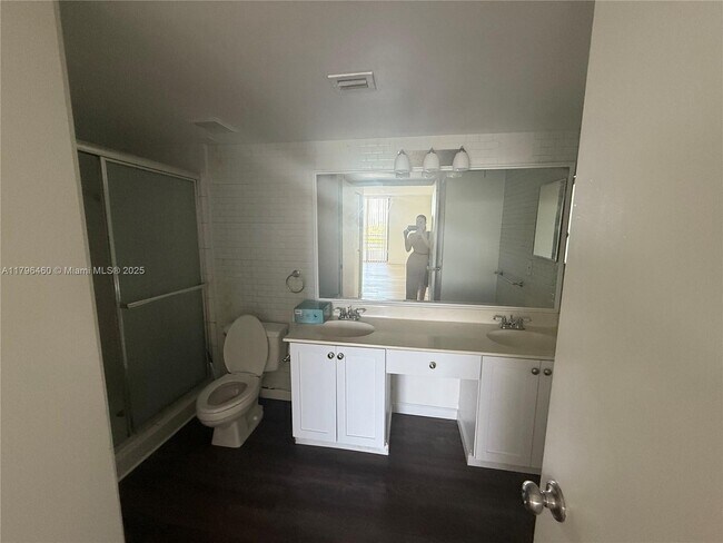 Foto del edificio - 3300 NE 192 St