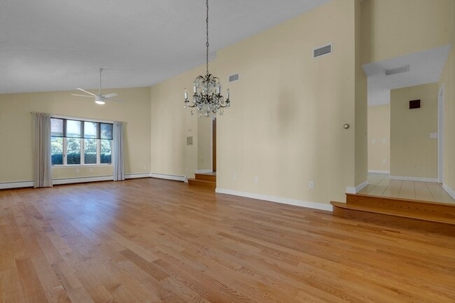 Foto del edificio - 52 Rayburn Rd