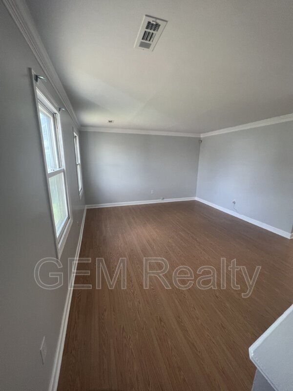 Building Photo - 5253 Daffodil Dr
