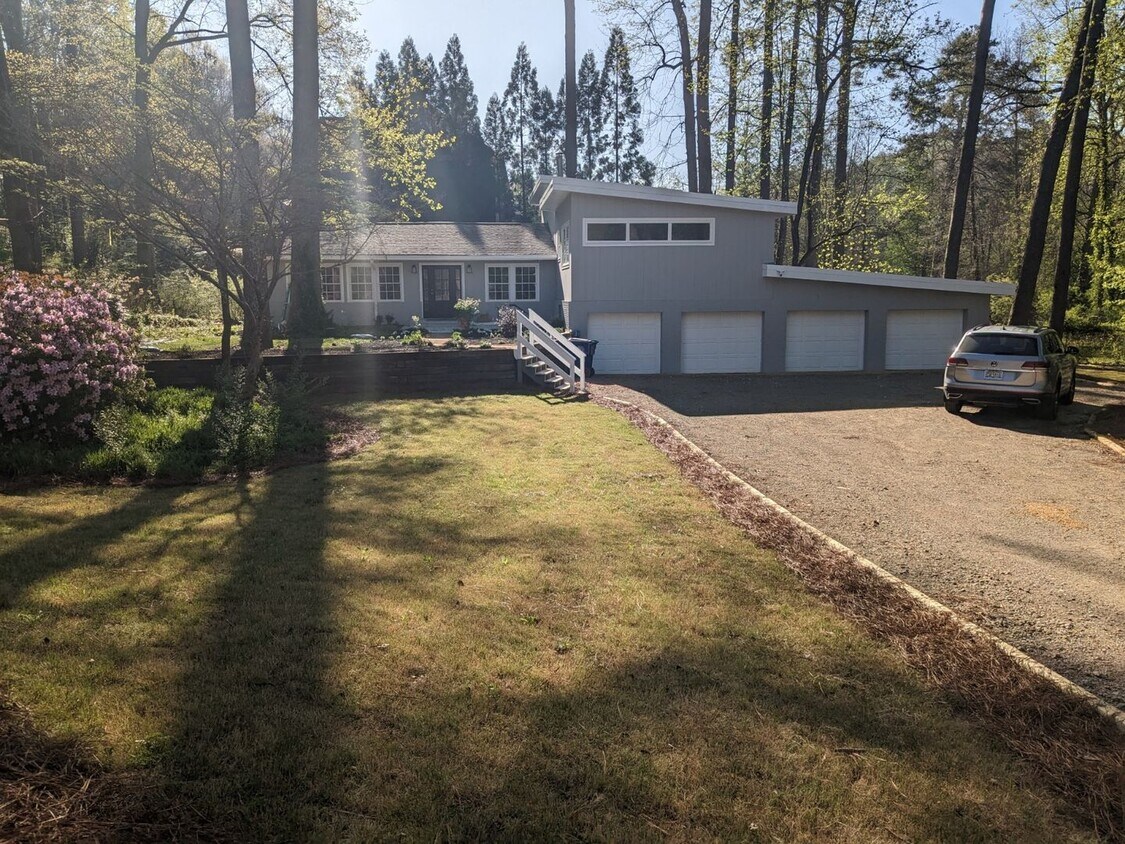 Primary Photo - 5049 N Ivy Rd NE