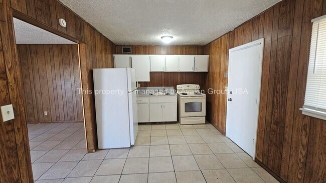 Foto del edificio - 1560 W 6th St