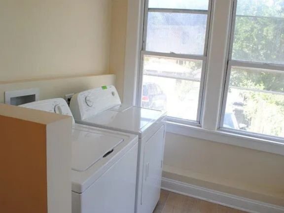 Photo - 1847 W Byron St Apartment