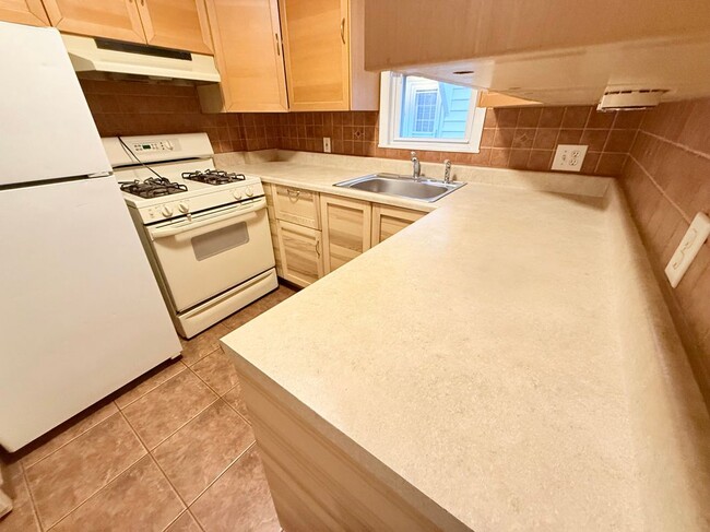 Building Photo - 47 Lester St