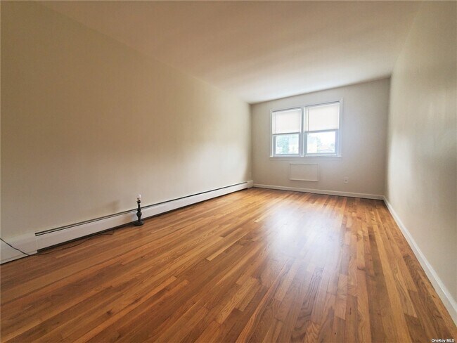 Building Photo - 66-46 79th Pl