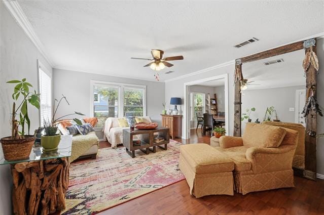 Foto del edificio - 108 W Heard St