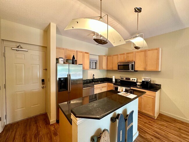 Building Photo - 2/2 Apartment Walking Distance from UT