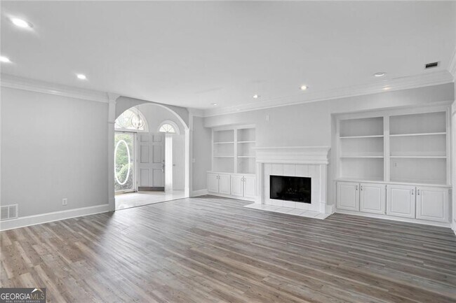 Building Photo - 6310 Chestnut Pkwy