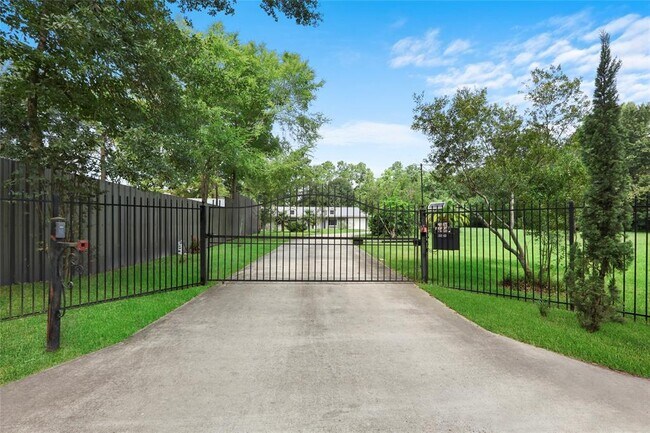 Building Photo - 17720 Black Bass Dr
