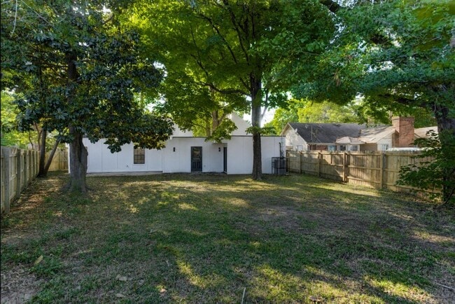 Building Photo - 3116 Domar St