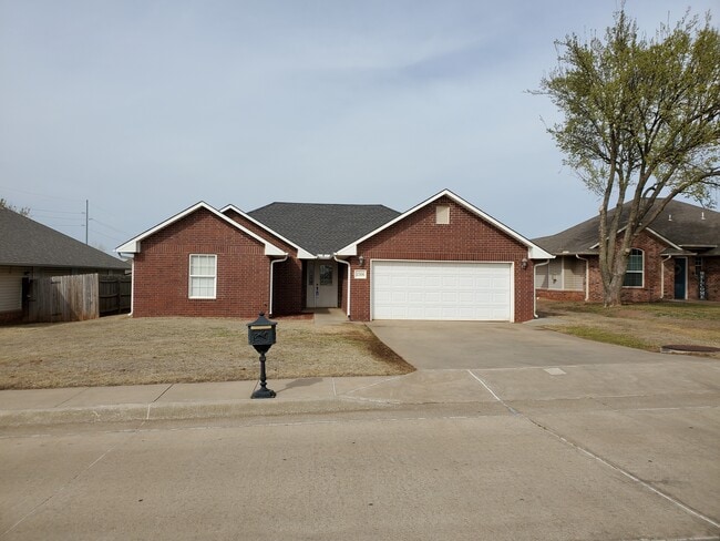 Building Photo - 2306 N Benjamin St