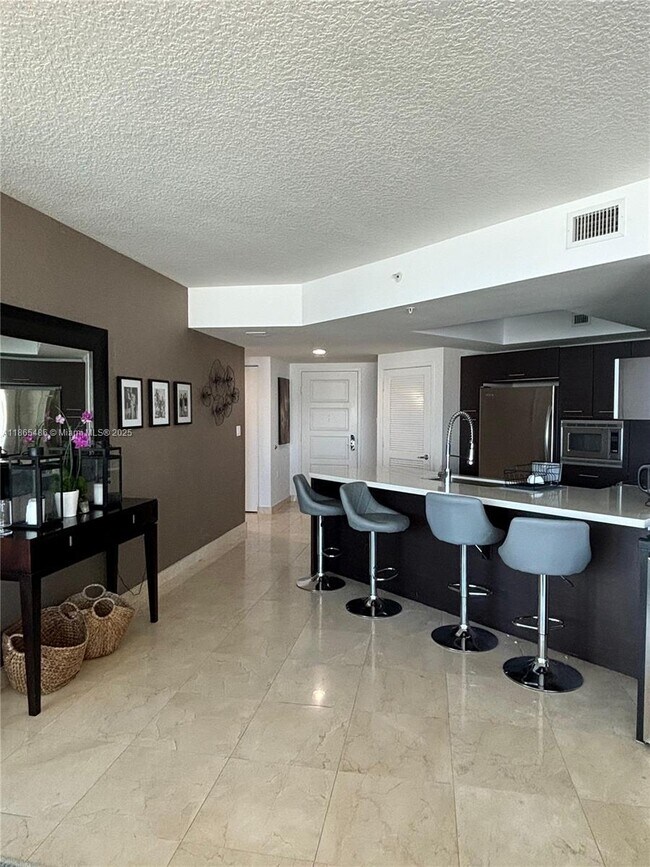 Foto del edificio - 200 Sunny Isles Blvd