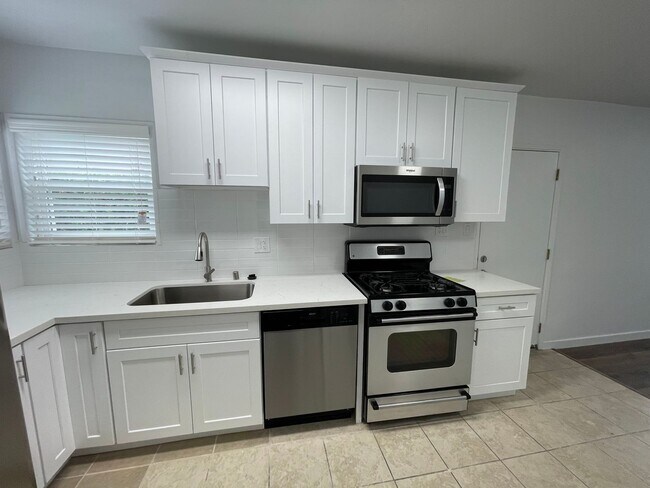 Foto del edificio - 4962 S Centinela Ave