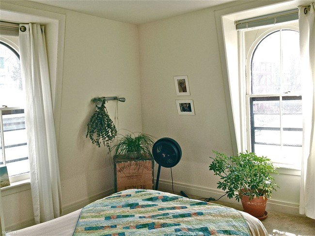 Foto del edificio - 313 E Court St