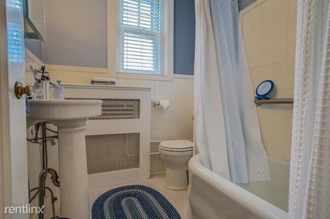 Building Photo - 1 br, 1 bath  - 1412 Willow Ave Apt 42