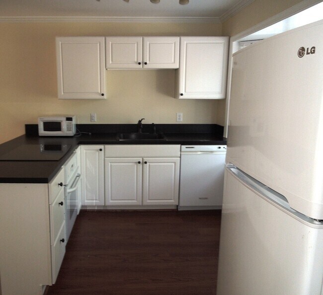 Building Photo - Middleburg 3 Bedroom Delight