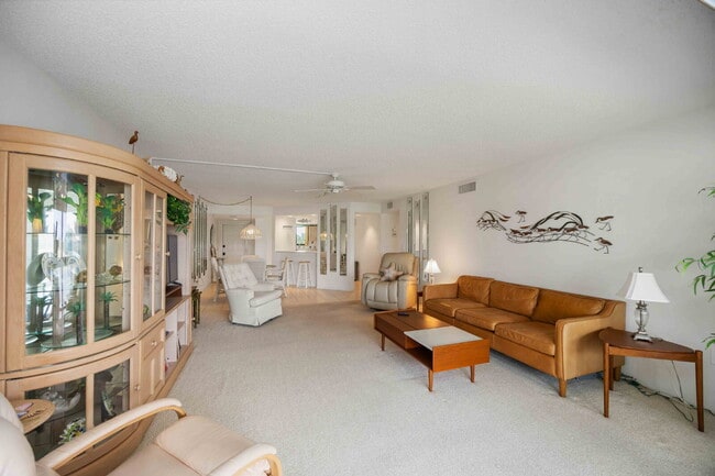 Building Photo - "Luxurious 2-Bed, 2-Bath Furnished Condo in the Halyard Club"