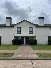 Building Photo - 2705 Wimbledon Ct