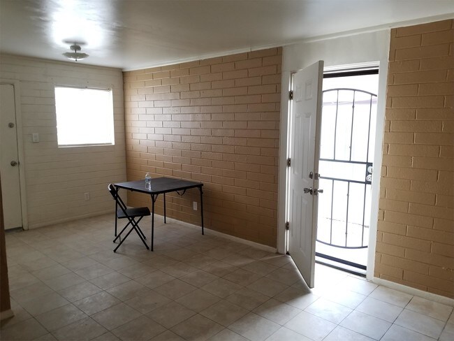 Foto del edificio - 256 W Kelso St