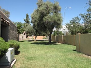 Building Photo - 4303 W Solano Dr N