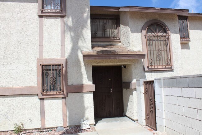 Foto del edificio - Great 4 bedroom Home on Corner Lot