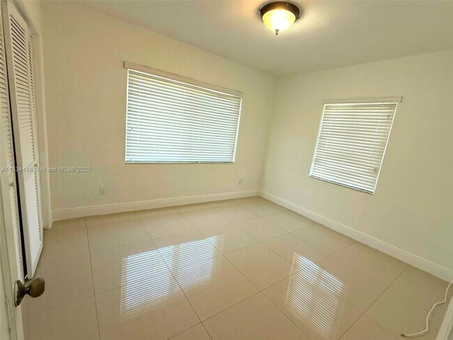 Foto del edificio - 35 E 15th St