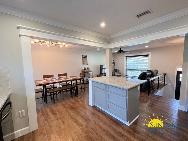 Building Photo - Beautiful 4 Bedroom Home in Fort Walton Beach!
