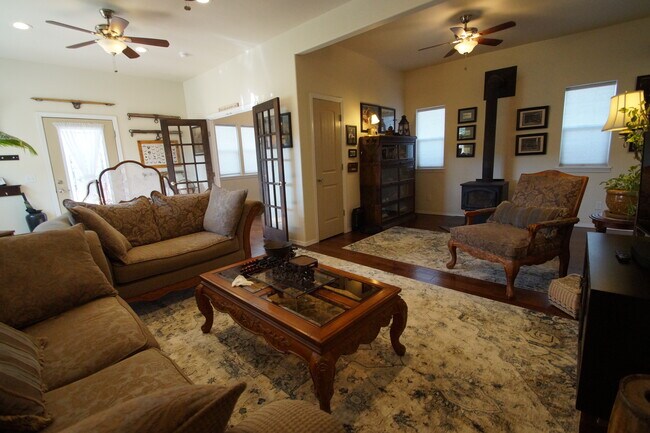 Foto del edificio - 864 Riverside Ave