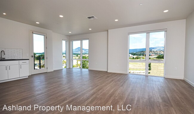 Building Photo - 1590 Myers Ln