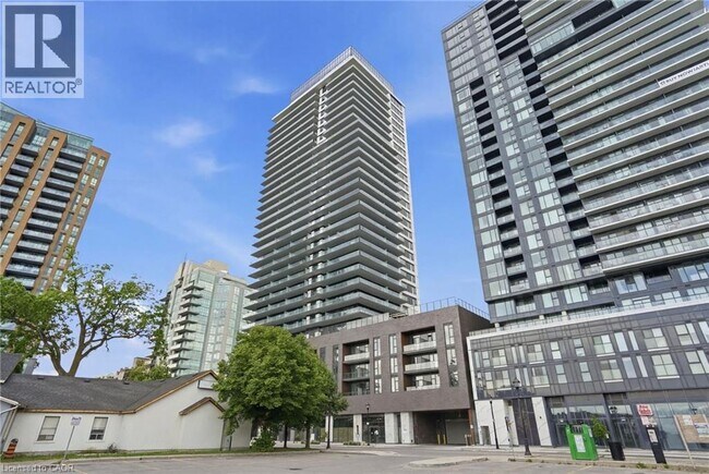 Photo du bâtiment - 2075 Lakeshore Rd.