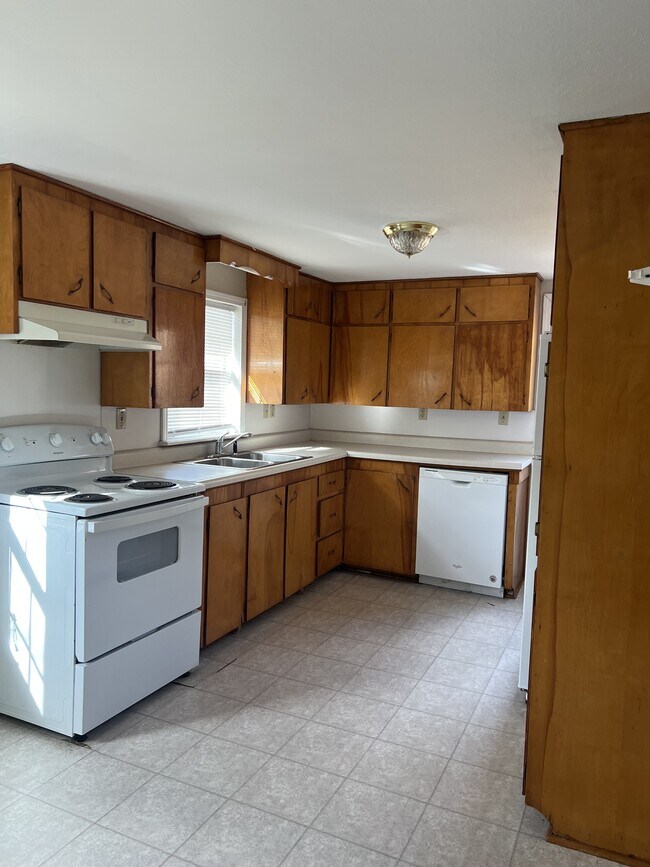 Building Photo - 805 Ray Rd