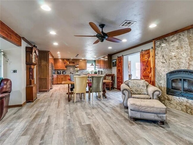 Building Photo - Remodeled home with country views!!