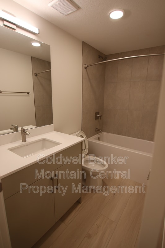 Building Photo - 343-330 30 St SW