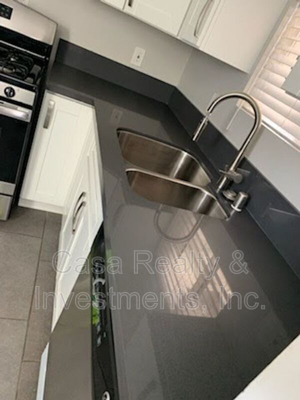 Foto del edificio - 4570 W 162nd St