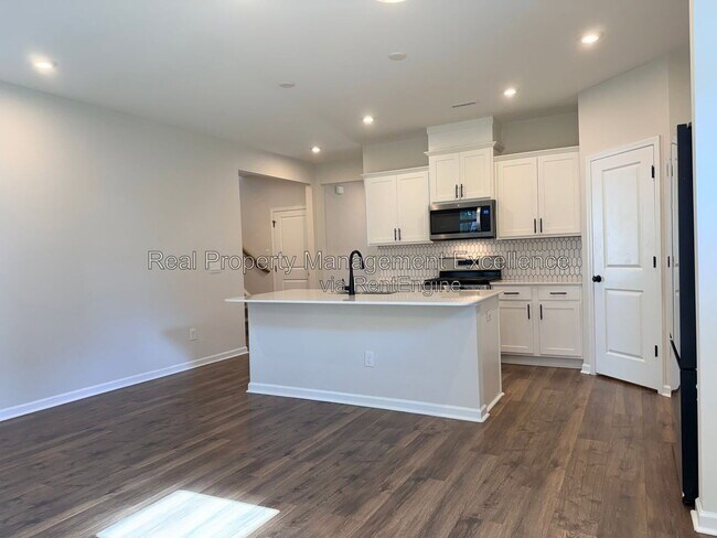 Building Photo - 101 Brody Pne Wy
