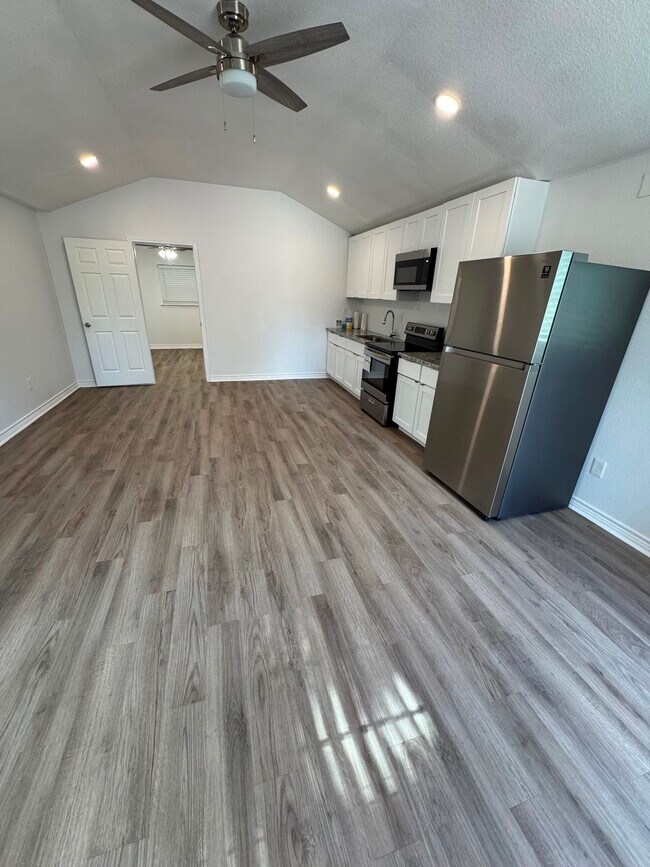 Foto del edificio - 24094 Sears Ln