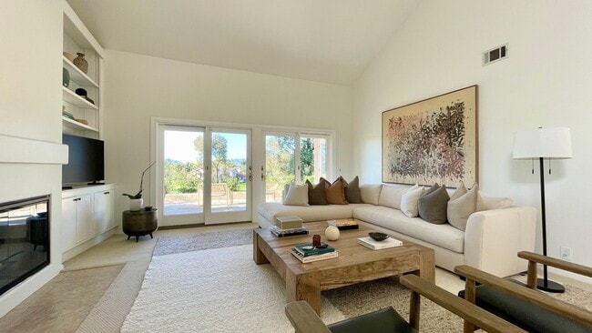 Building Photo - Single-Level, Updated Country Club Villas ...