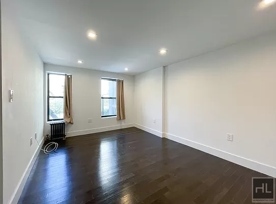 Foto principal - Convertible 2 bedroom w/ in unit Washer & ...