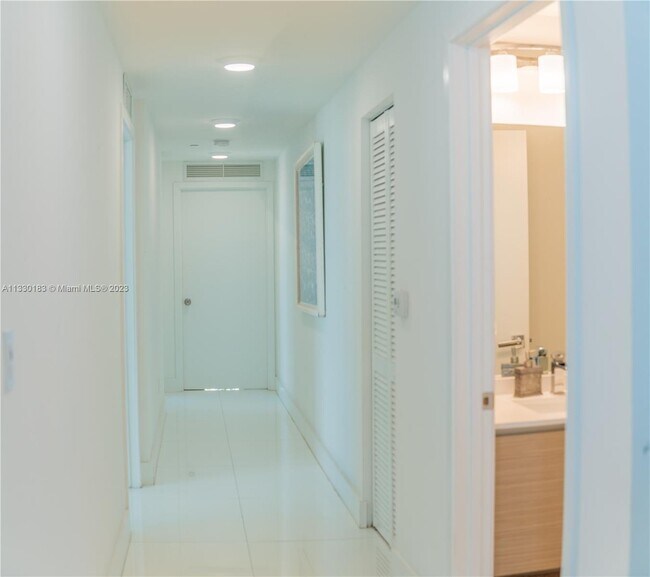 Foto del edificio - 600 NE 27th St