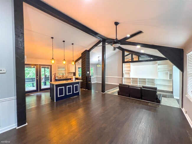 Foto del edificio - 2 br, 1 bath Duplex - 7055 Eunice Drive 1