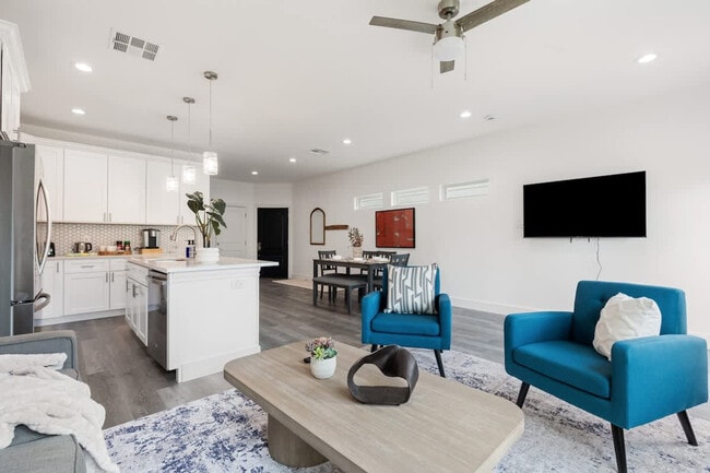 Building Photo - 4508 Noble St