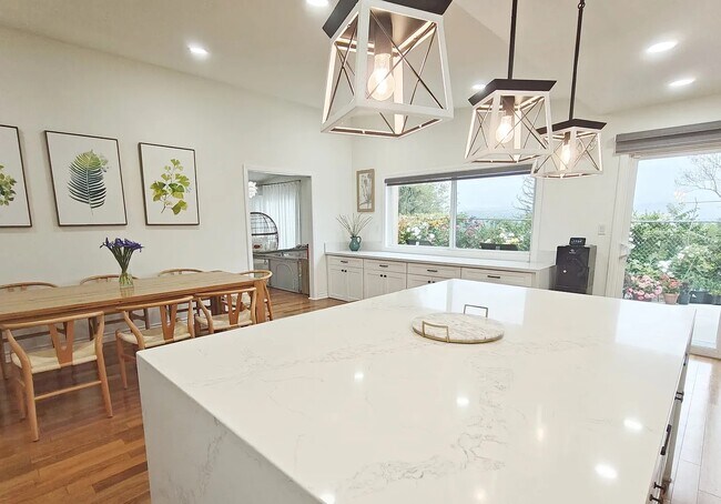 Building Photo - 4719 Dunman Ave