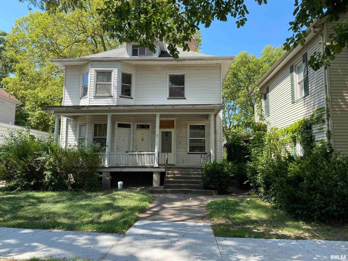Primary Photo - 325 S 4th St