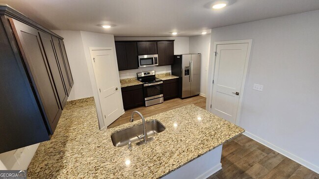 Foto del edificio - 214 Overlook Rd